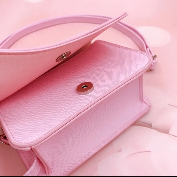 SANRIO Hello Kitty Crossbody - Picture 2 of 4
